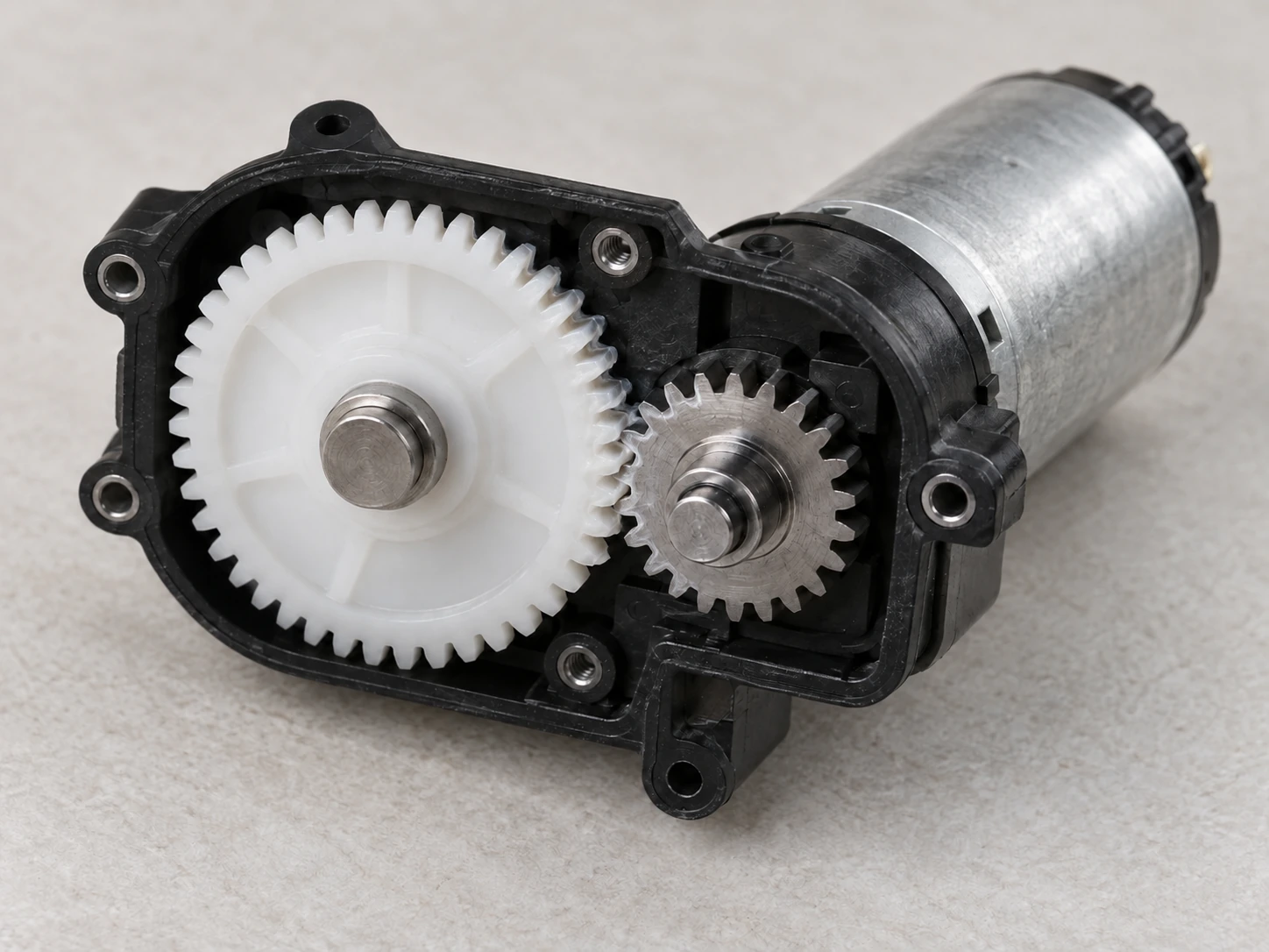 Application illustration of polymer and toothed metal gears